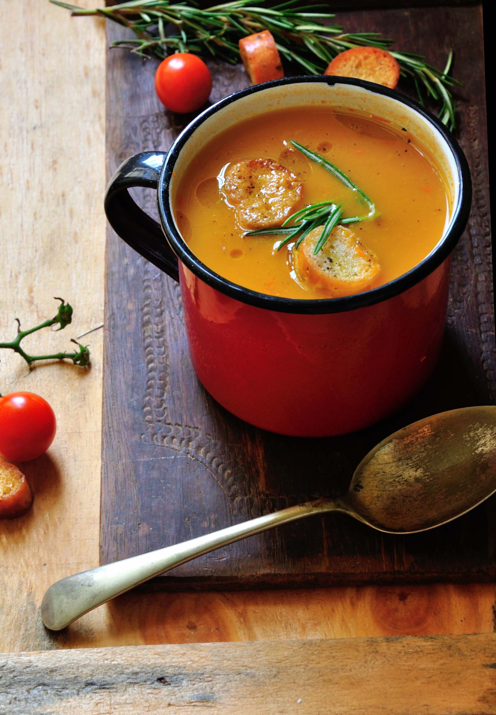 रोस्टेड चेरी टमाटर सूप रेसिपी - Roasted Cherry Tomato Soup Recipe