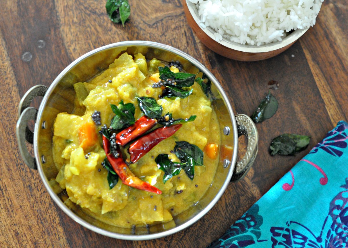 Mulakootal (Vegetables In Coconut Gravy) Recipe