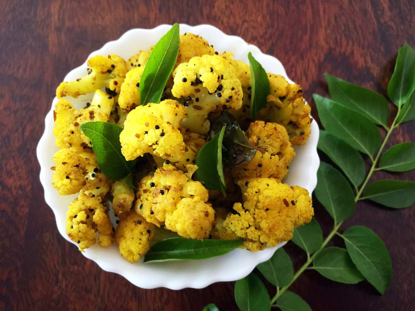 चेटिनाड स्टाइल काली मिर्च गोभी रेसिपी - Cauliflower Pepper Fry (Recipe In Hindi)