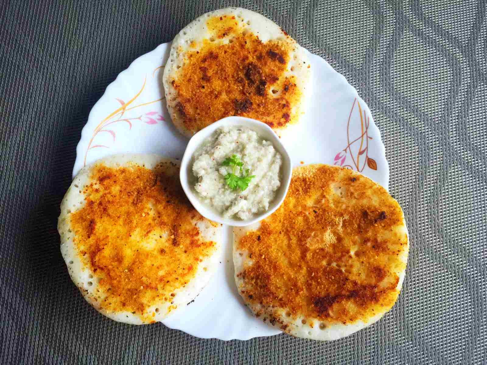 Milagai Podi Uthappam Recipe - Spicy Chilli Powder Pancake Recipe