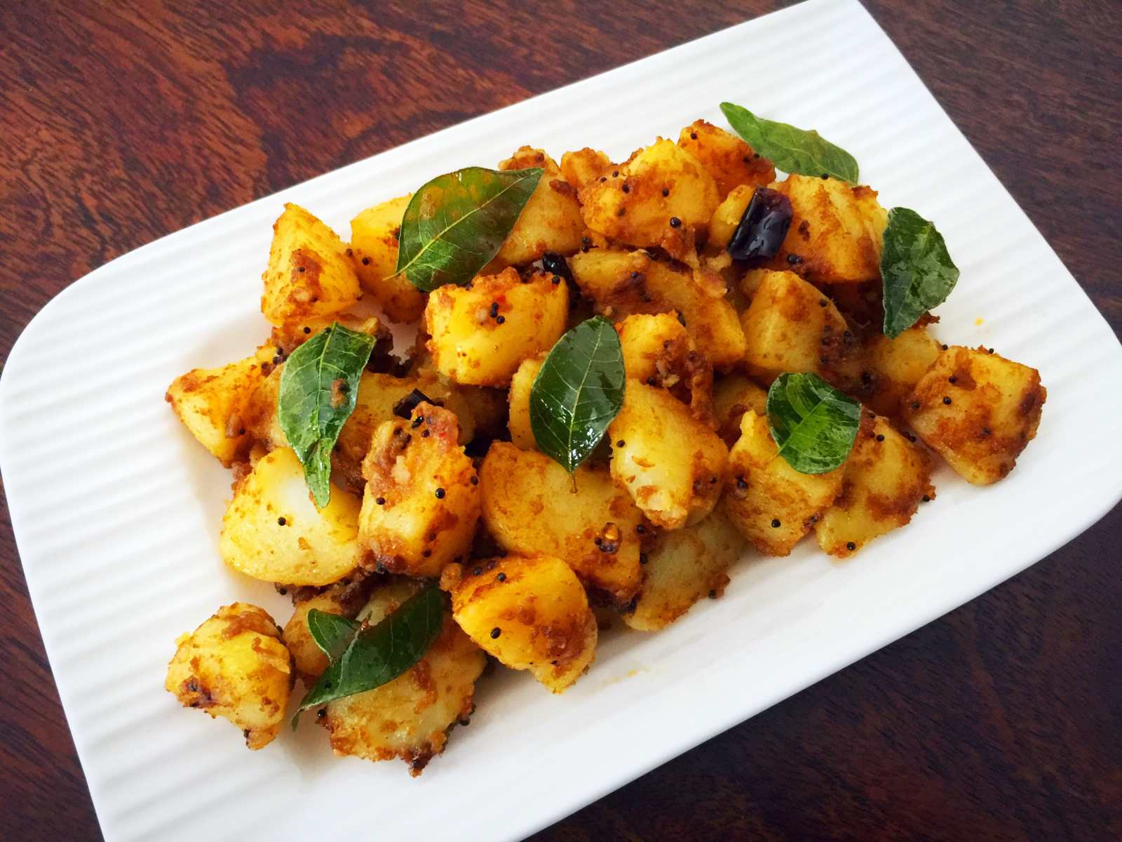 Urulaikizhangu Puli Thokku Recipe (South Indian Style Potatoes with Tamarind)