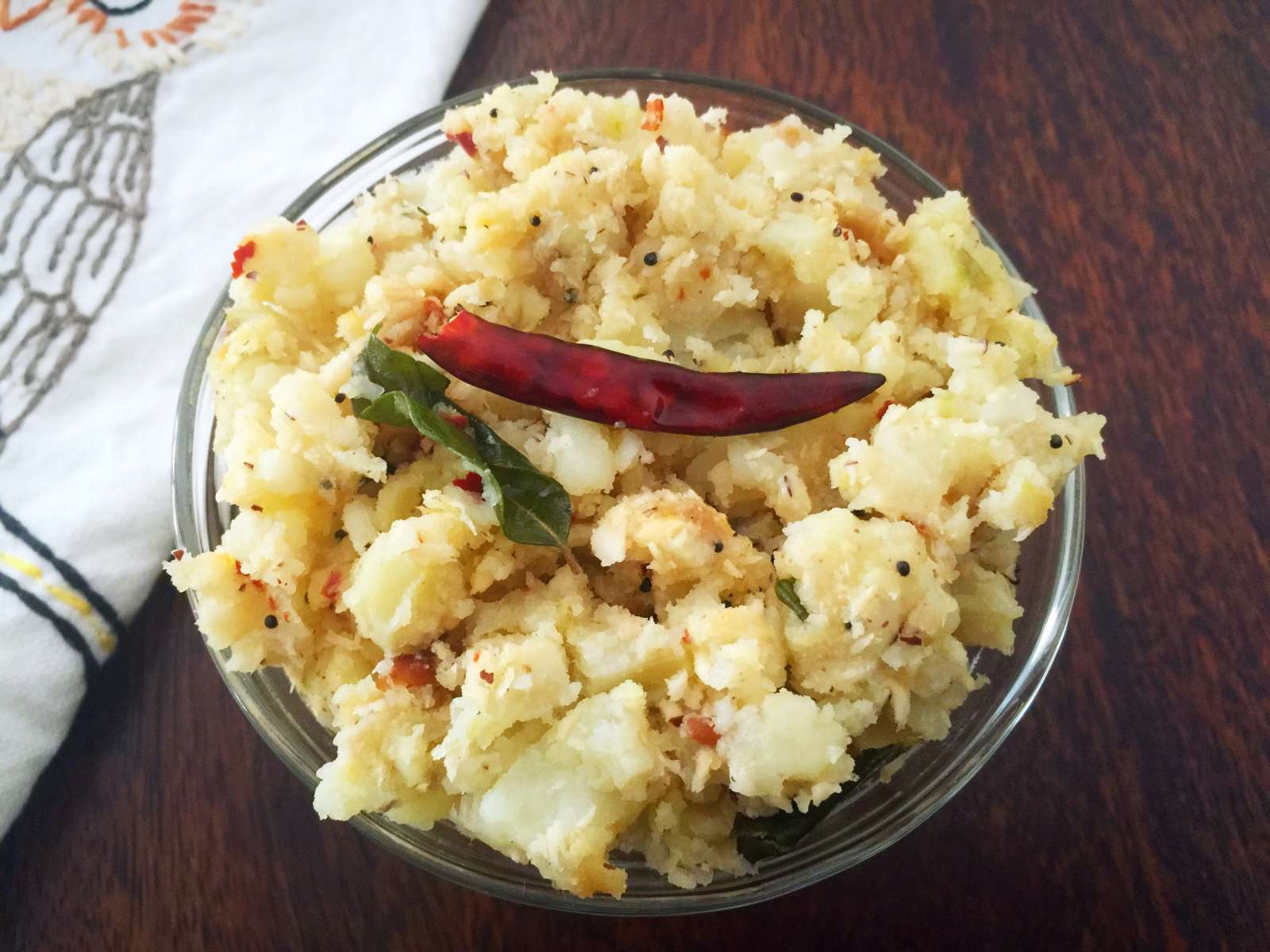 Urulaizhilangu Podimas (South Indian Style Potato Mash)