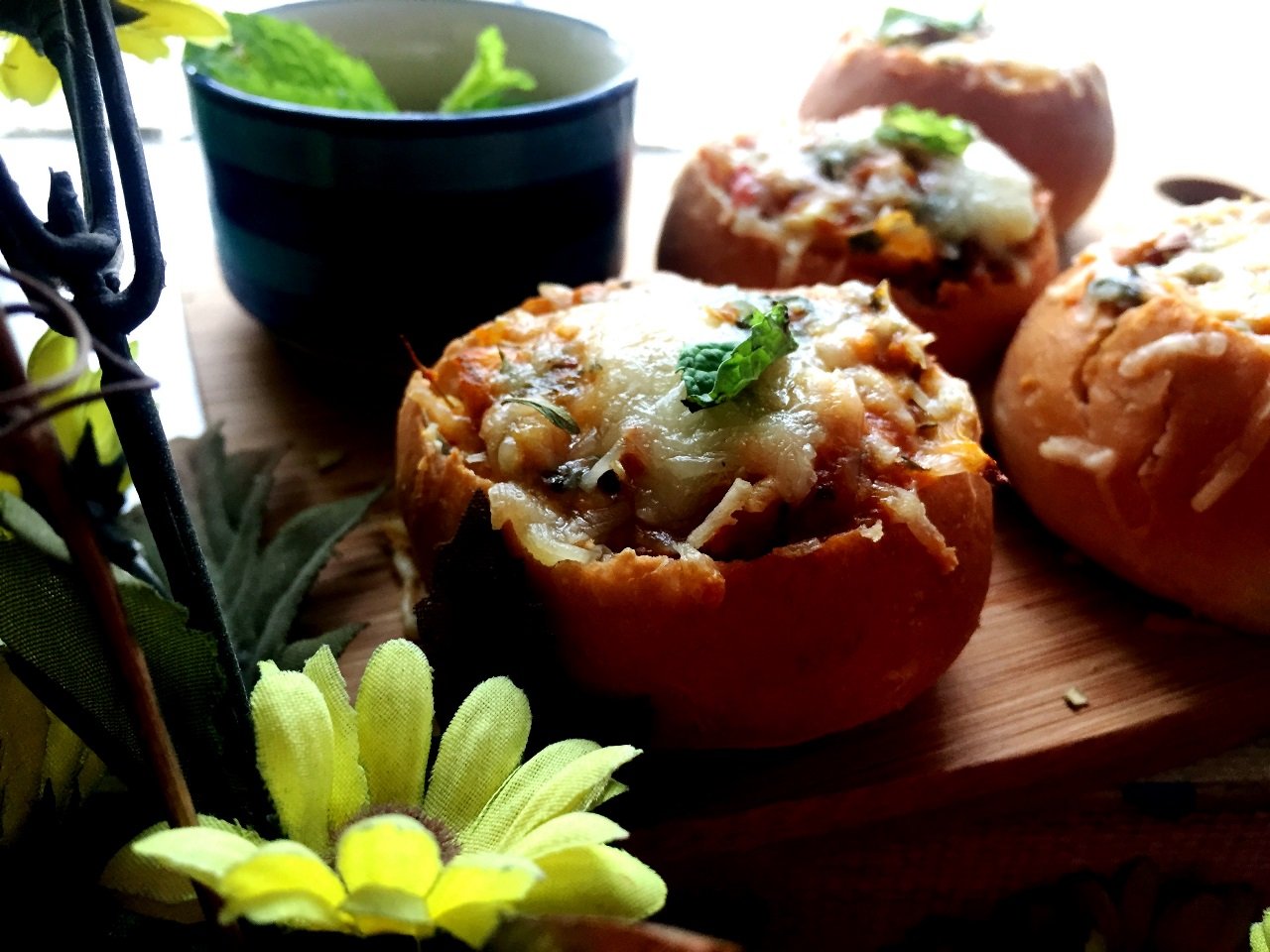 Achaari paneer mini bread bowl