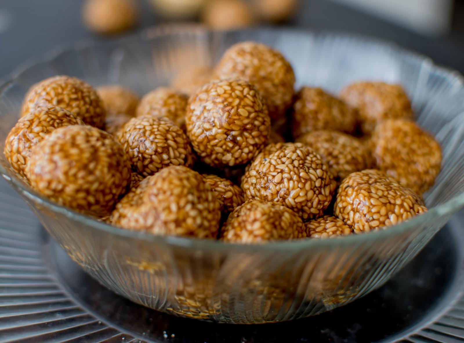 Til Ke Ladoo Recipe - Sesame Ladoo Recipe