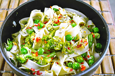Crunchy Vegetable Rice Noodle Salad - Familystyle Food