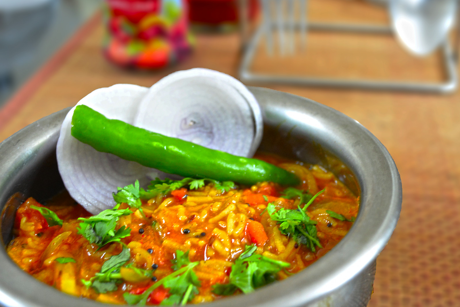 राजस्थानी सेव टमाटर की सब्ज़ी रेसिपी - Rajasthani Sev Tamatar Ki Sabzi (Recipe In Hindi)