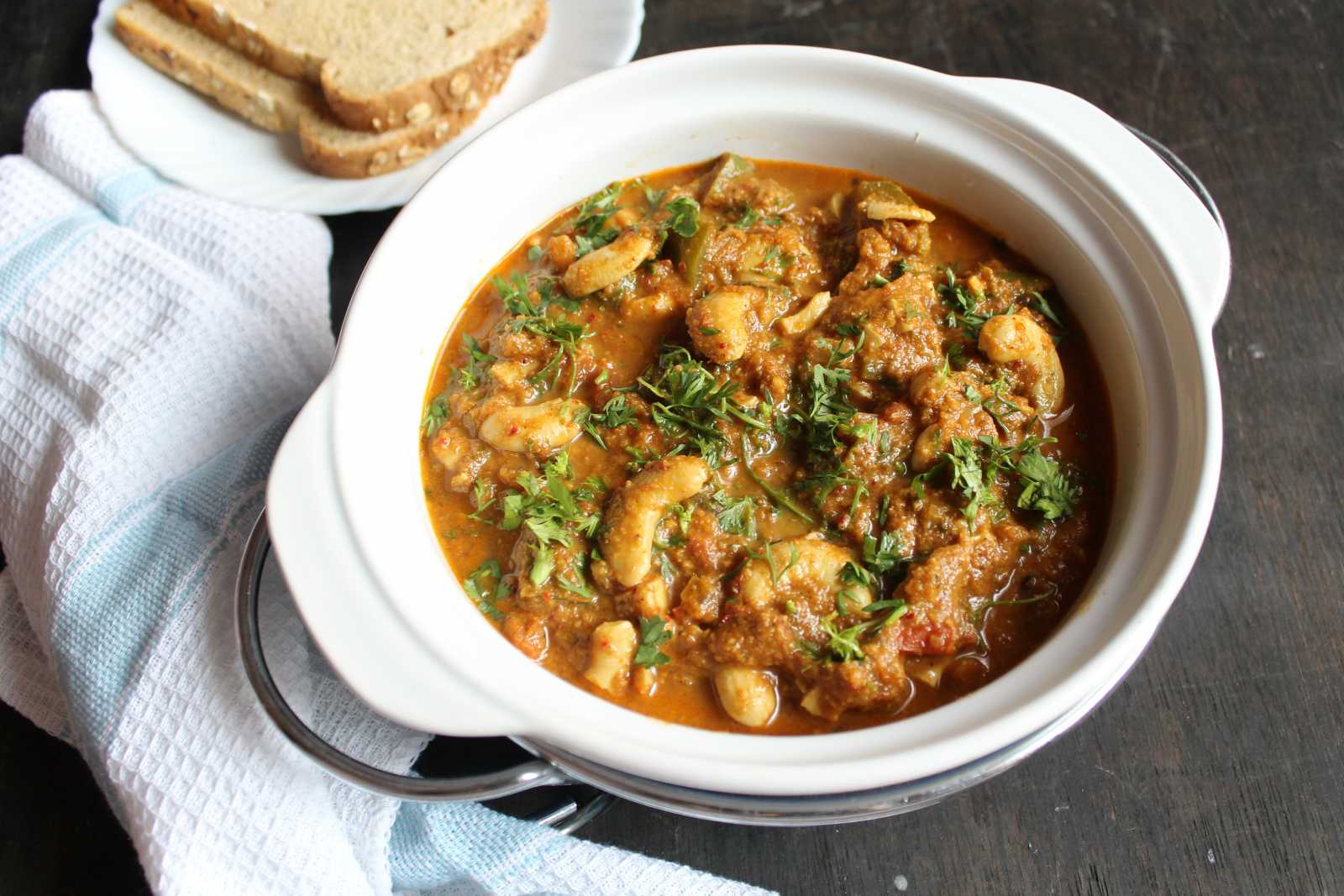 गोअन काजू करी रेसिपी - Goan Kaju Curry Recipe