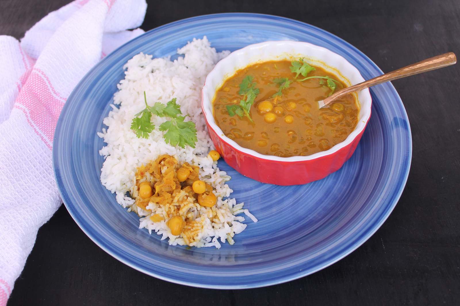 Goan Chana Ros Recipe (White Peas Curry)