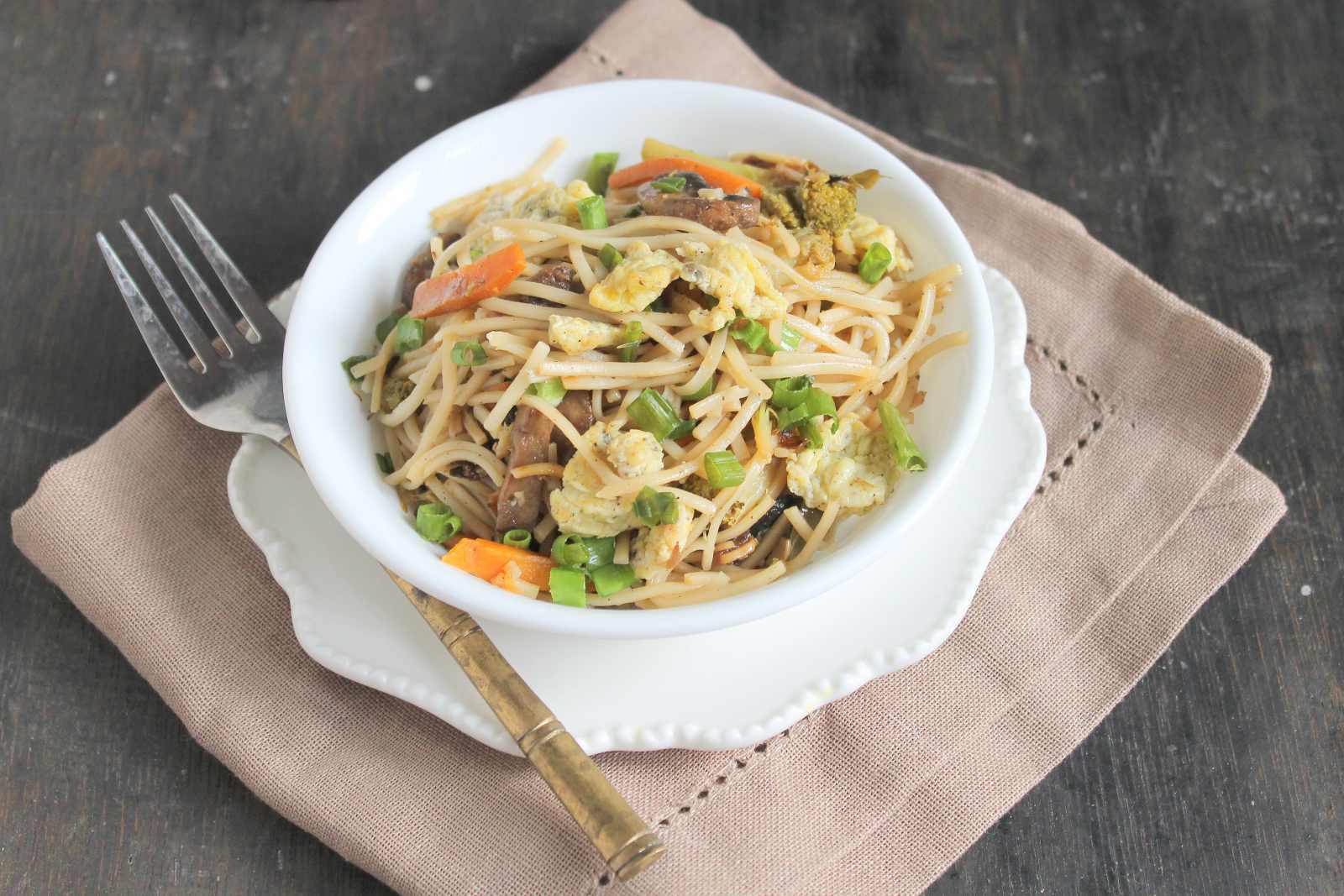 Egg Hakka Noodles Recipe