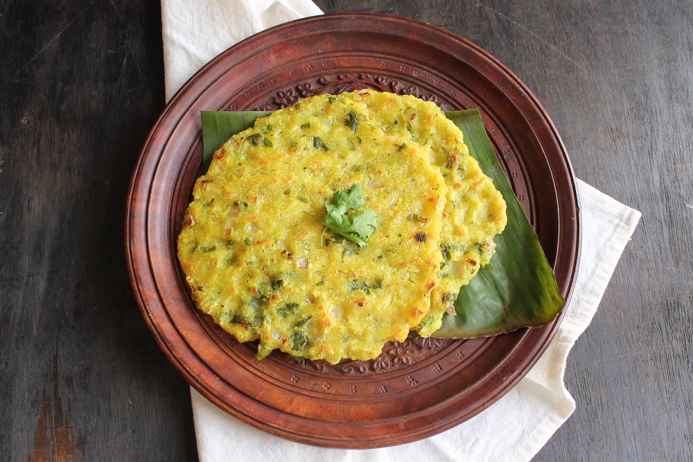 Onion Rava Bhakri Recipe (Goan Kanyachi Bhakri)