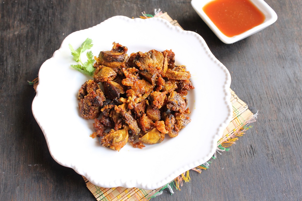 तीखी गोअन मशरुम रेसिपी - Spicy Goan Style Mushrooms Recipe