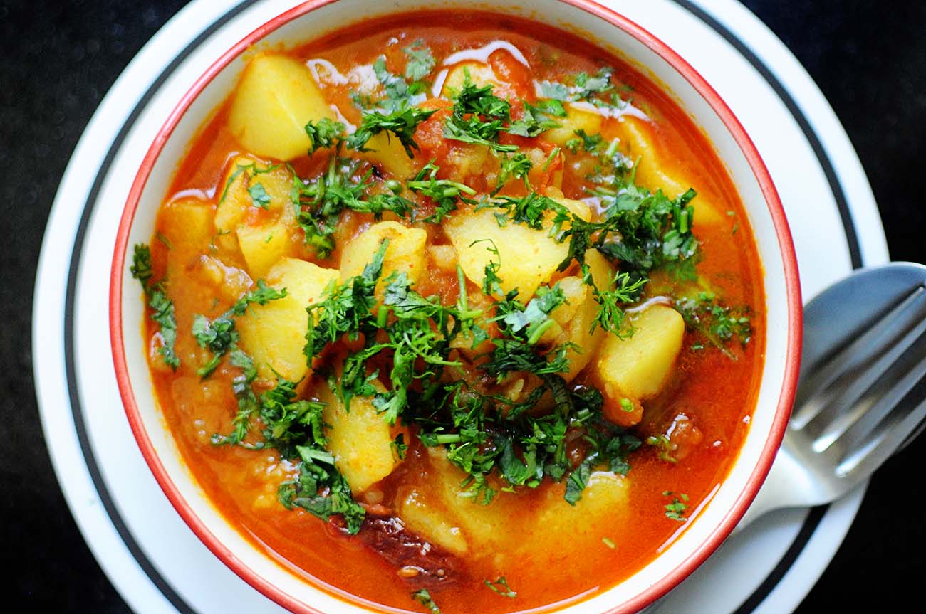 Aloo Tamatar Sabzi Recipe - Spicy Potatoes In a Tomato Curry Aloo Tamatar Sabzi Recipe - Spicy Potatoes In a Tomato Curry