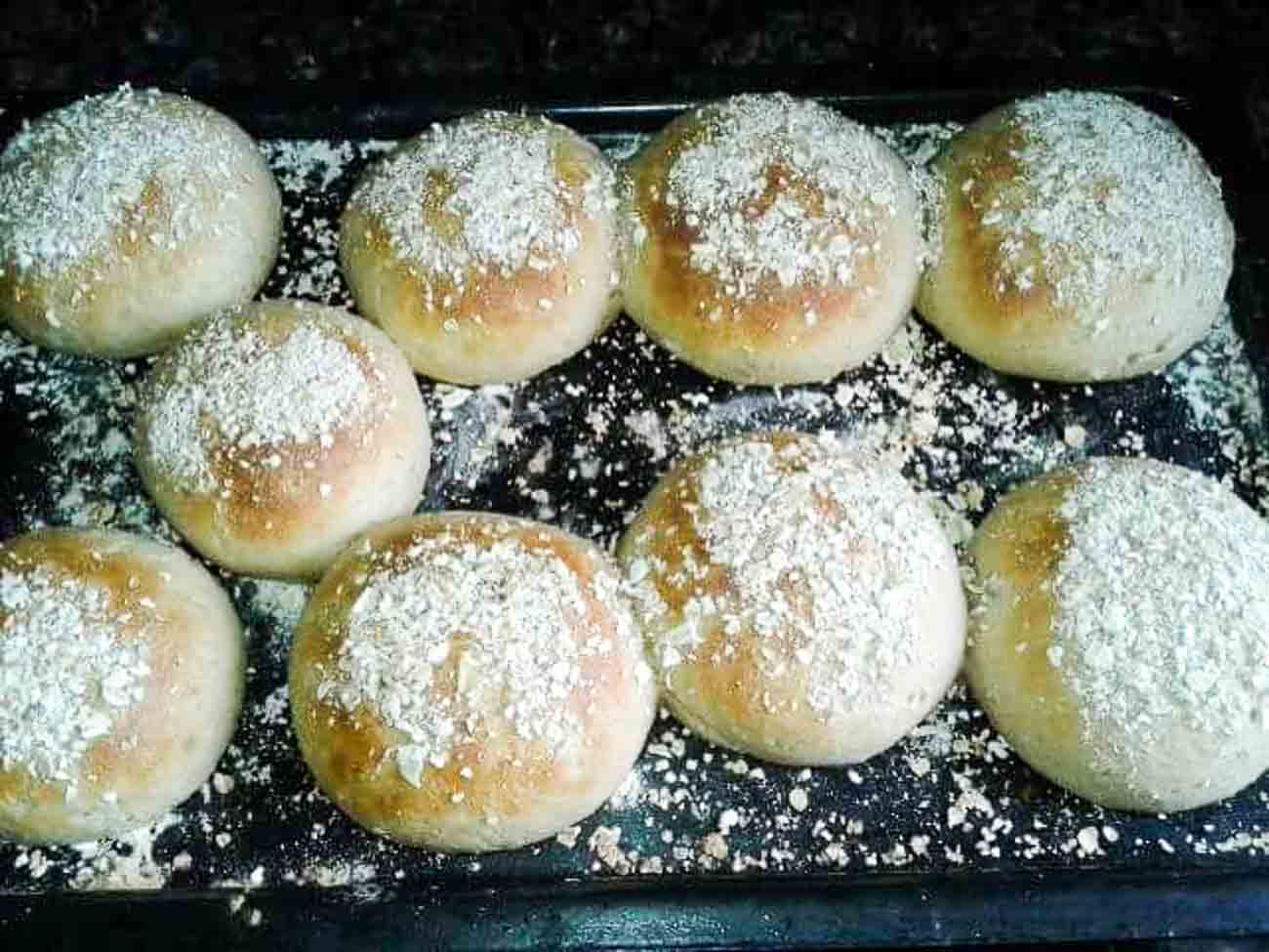 Whole Grain and Oat Buns Recipe (Healthy Dinner Rolls)