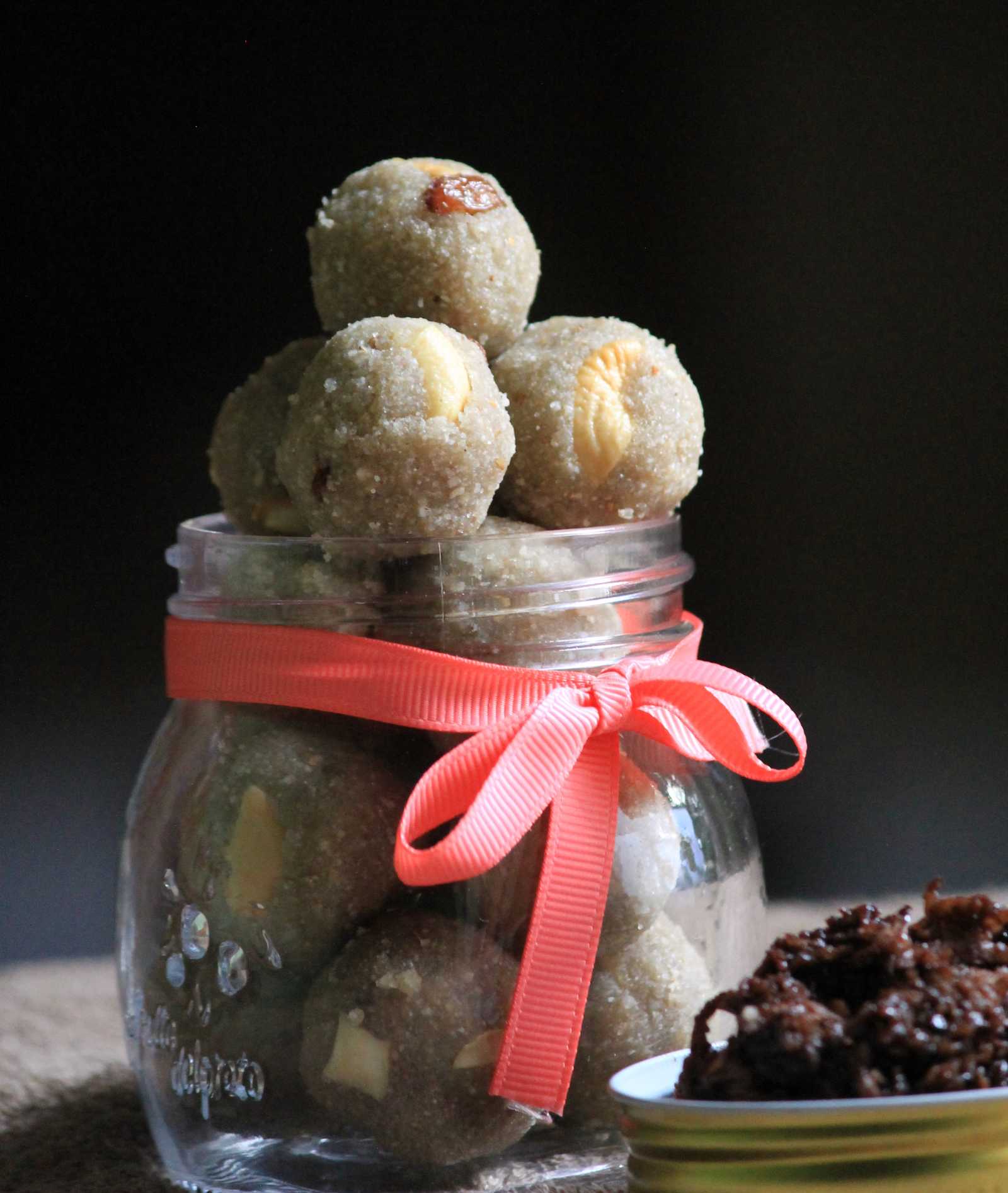 पोहा लड्डू रेसिपी - Poha Ladoo With Chocolate And Coconut (Recipe In Hindi) पोहा लड्डू रेसिपी - Poha Ladoo With Chocolate And Coconut (Recipe In Hindi)