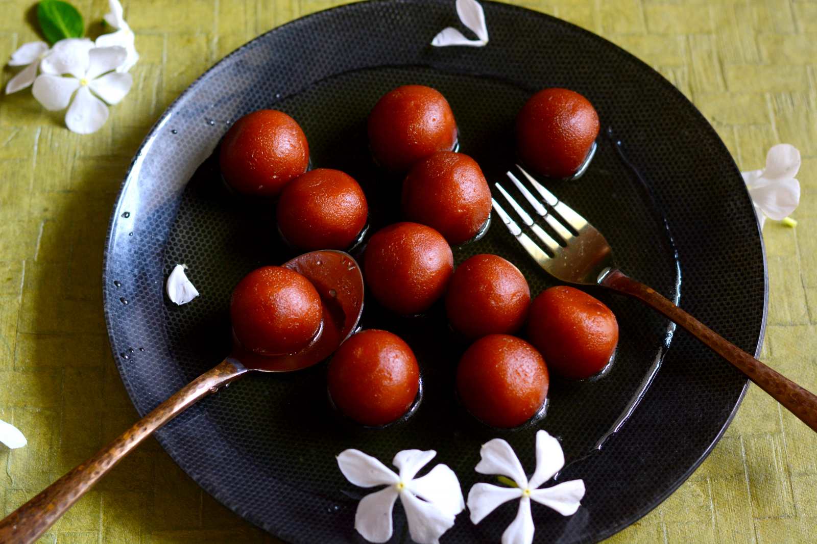 Shakarkandi Ke Gulab Jamun Recipe (Sweet Potato Gulab Jamun)