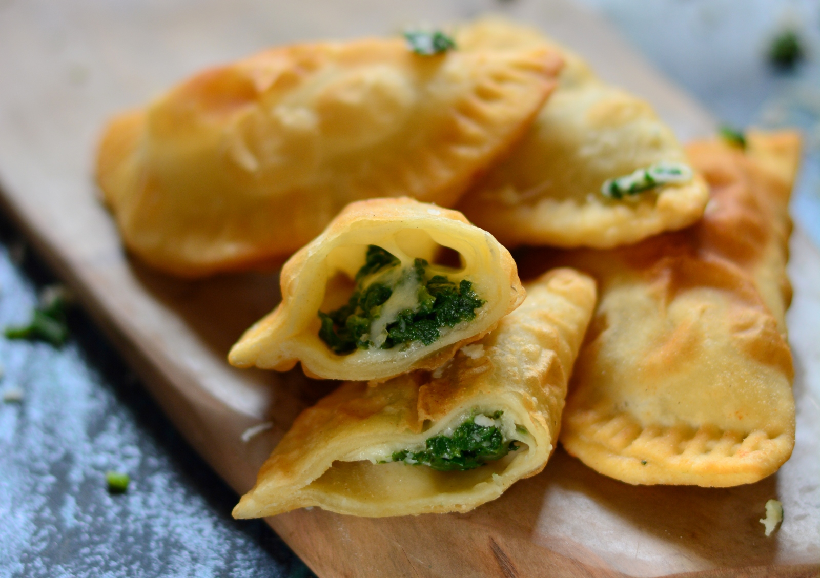 Spinach & Cheese Gujiya Recipe