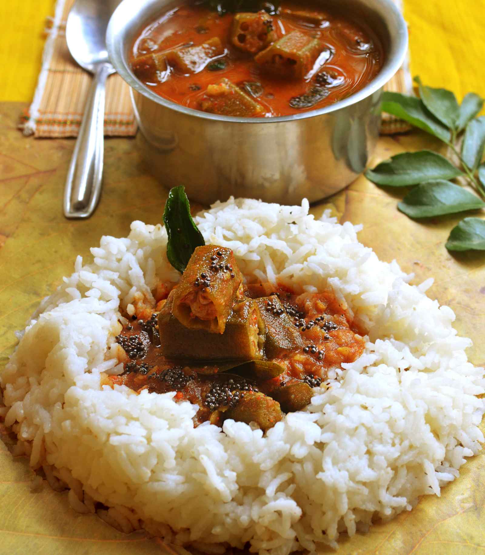 Bendekayi Koddel/Bolu Huli Recipe - Mangalorean Style Bhindi Sambar Recipe
