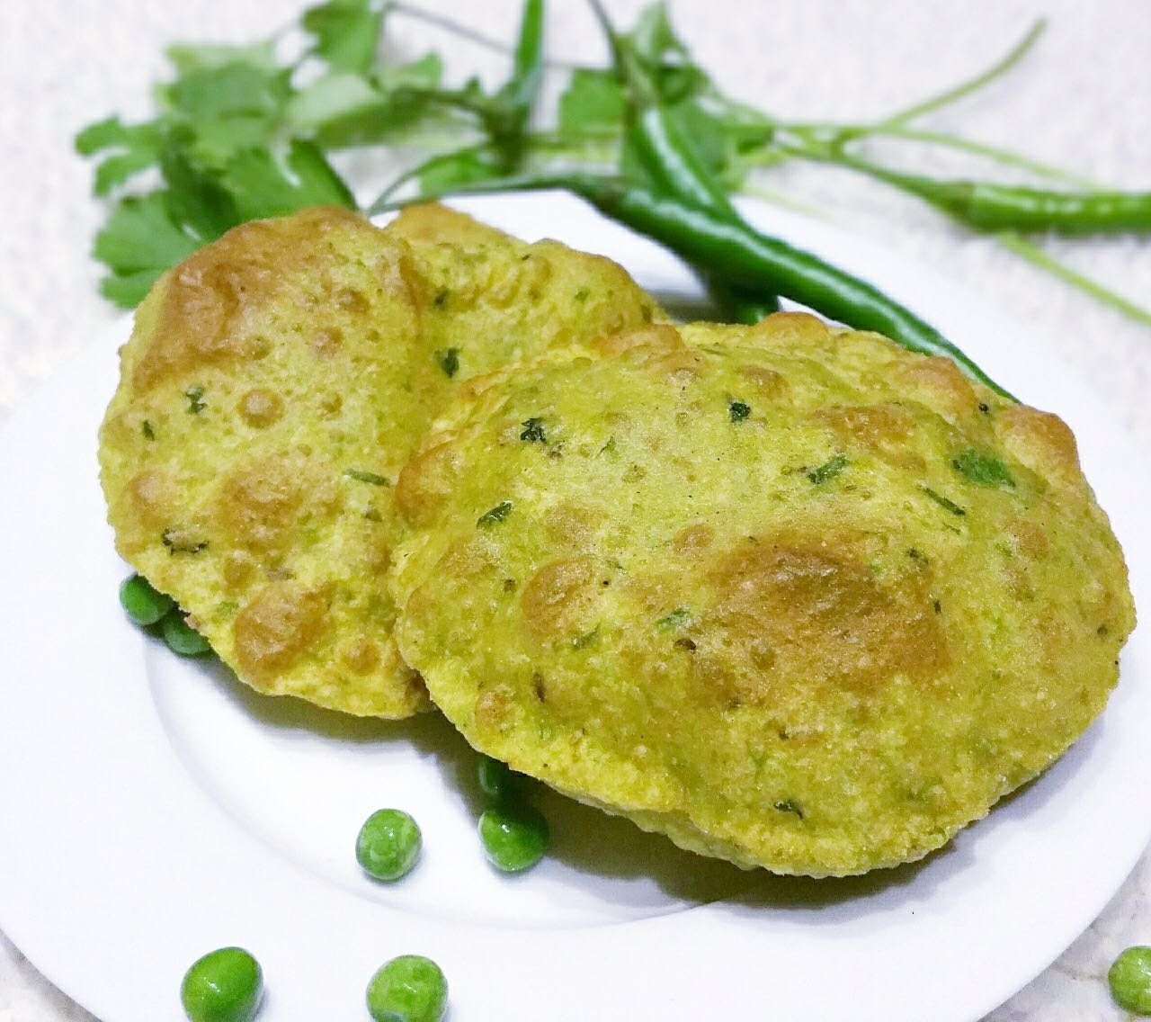 मटर अजवाइन की पूरी रेसिपी - Matar Ajwain Ki Puri (Recipe In Hindi) मटर अजवाइन की पूरी रेसिपी - Matar Ajwain Ki Puri (Recipe In Hindi)