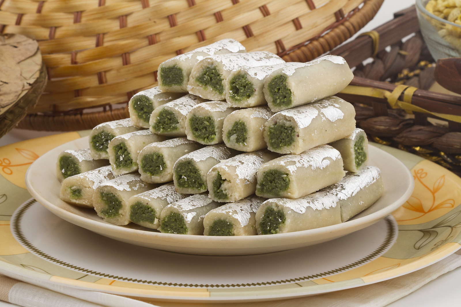 Kaju pista roll ou caju pistachio rolls mithai ou sigar indian