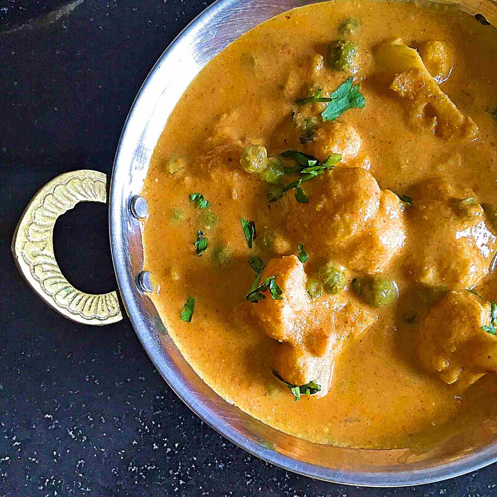 Amritsari Gobi Matar Recipe (Punjabi Style Creamy Cauliflower and Peas Curry)