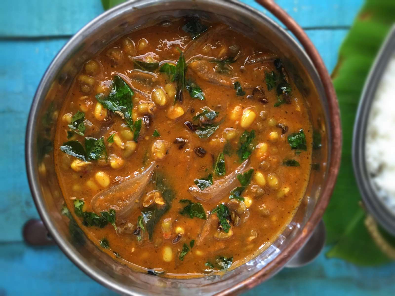 Chettinad Style Mulaikattiya Pasi Payaru Kuzhambu (Sprouted Green Gram Curry)