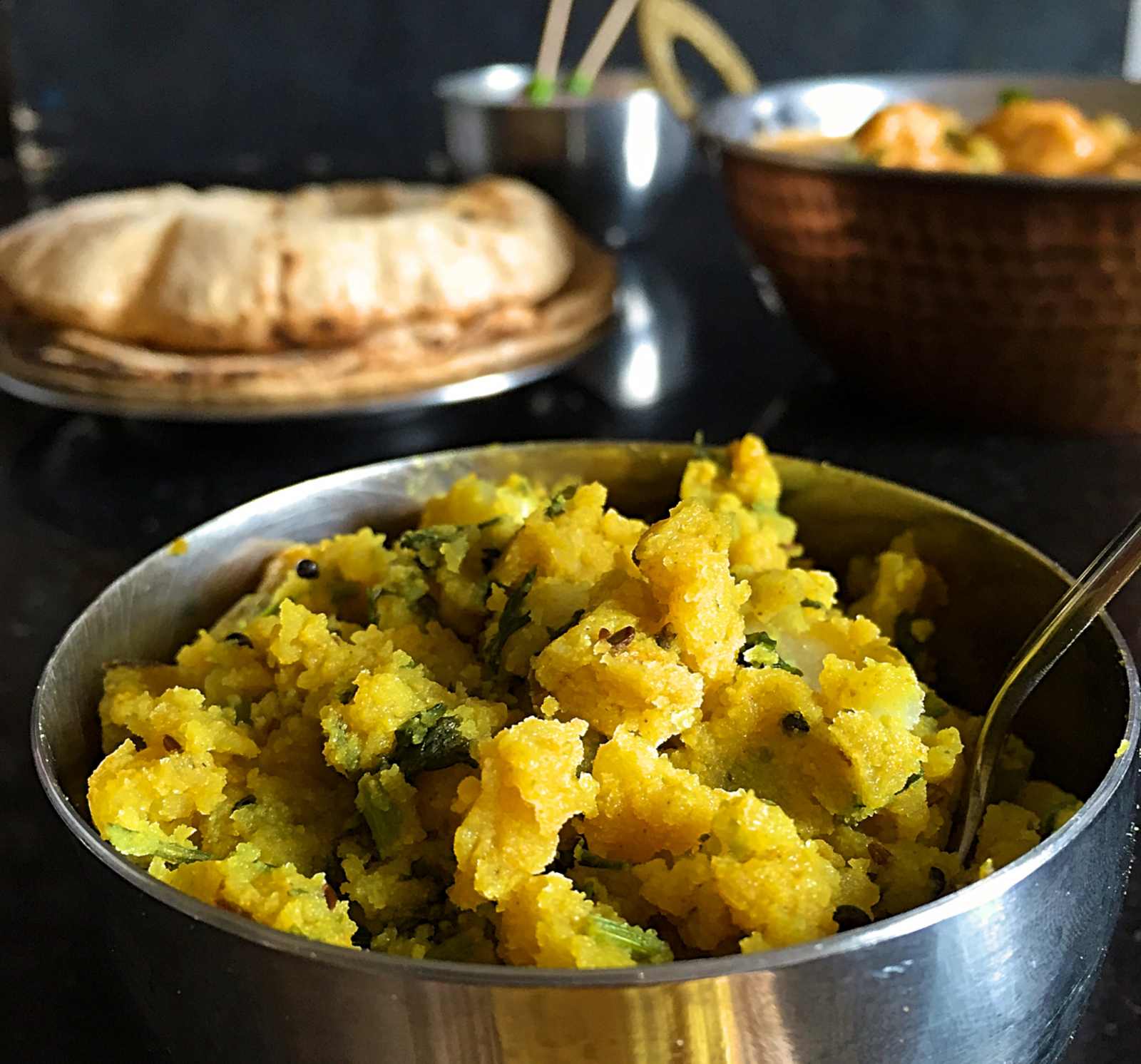 हरे धनिए की सब्ज़ी रेसिपी - Coriander Leaves Dry Curry (Recipe In Hindi)