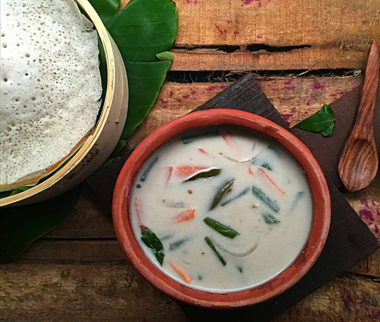 केरला स्टाइल वेजिटेबल स्टू रेसिपी - Kerala Style Vegetable Stew (Recipe In Hindi)