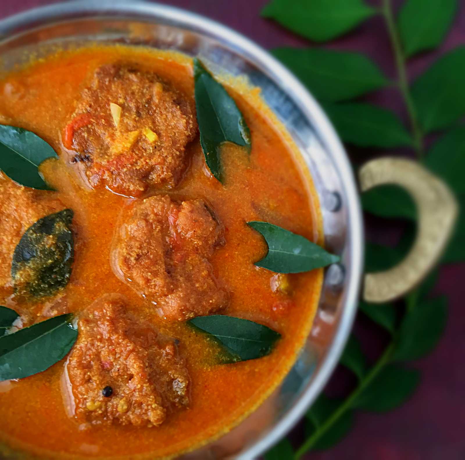 Masala Vadai Kuzhambu Recipe (Mudaliar Style Curried Fritters In Spicy Tamarind Gravy) Masala Vadai Kuzhambu Recipe (Mudaliar Style Curried Fritters In Spicy Tamarind Gravy)
