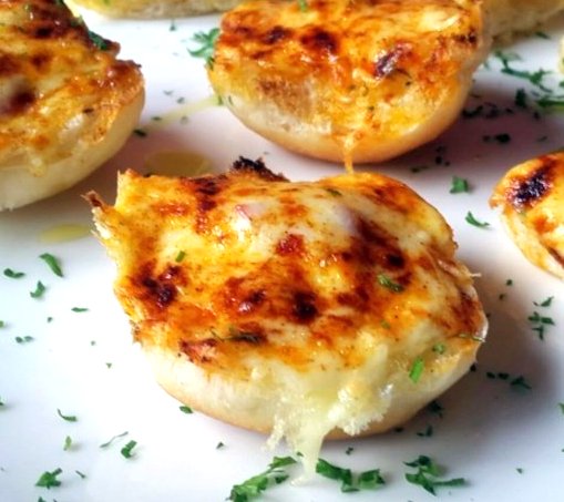 Perfect Gooey Mozzarella Garlic Bread Recipe