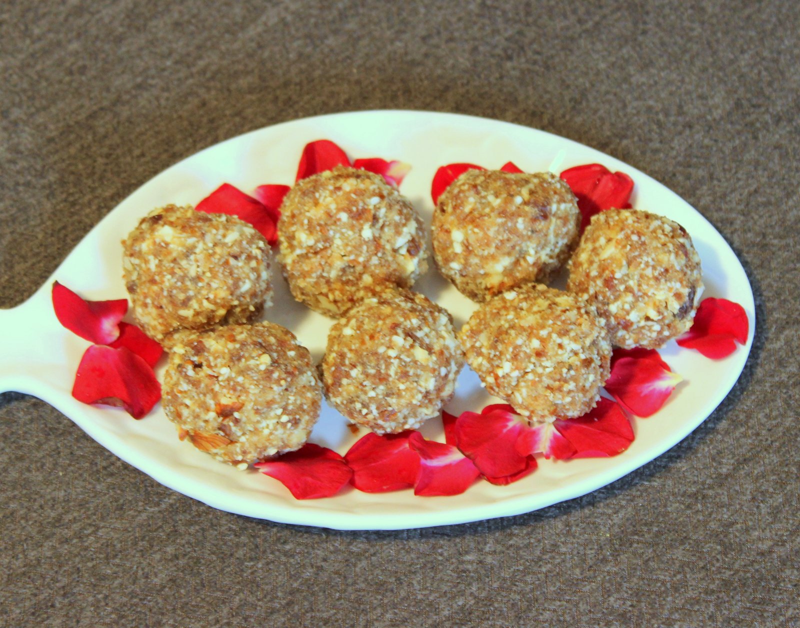 Oats, Dates And Dry Fruits Ladoo Recipe