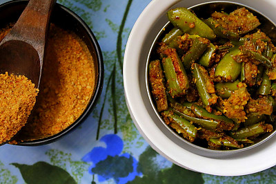 Podi Potta Pachhai Kathirikai Brinjal Stir Fry Recipe With Curry Powder