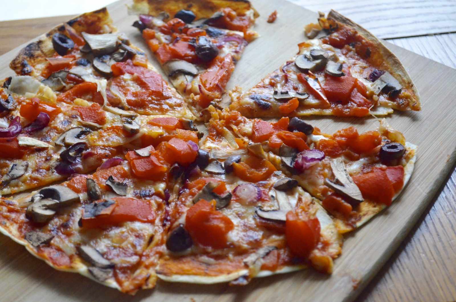 Tortilla Pizza With Tomato, Onion And Capsicum Recipe