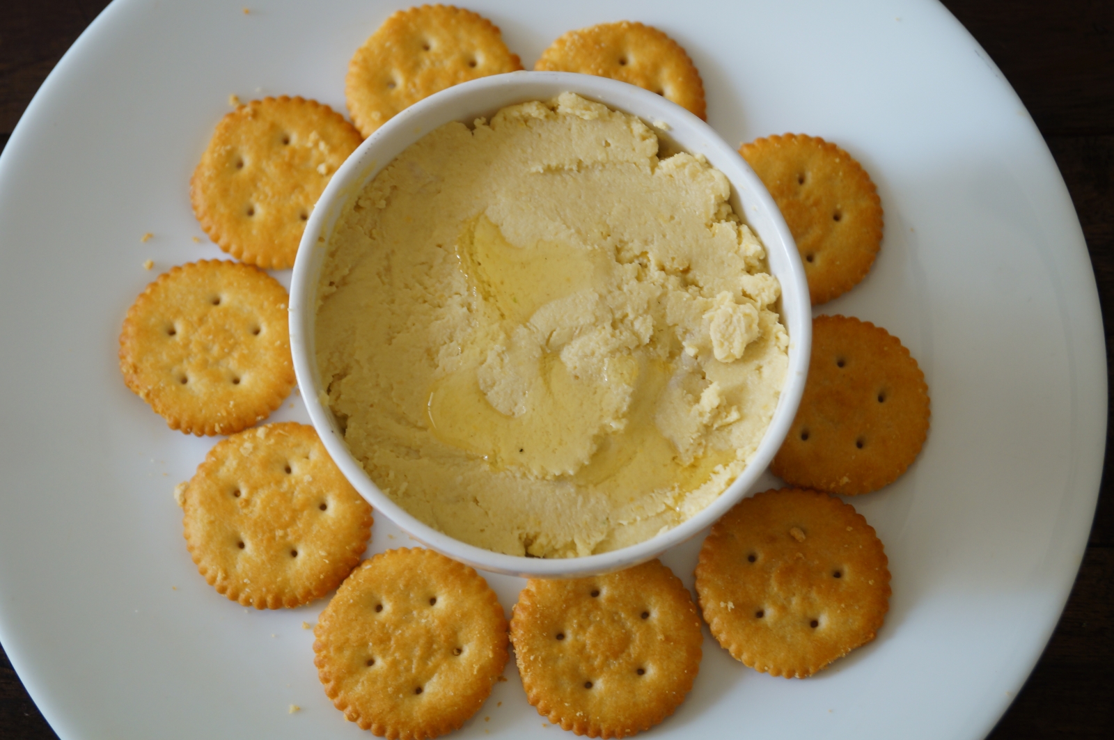 Hummus Flavoured With Garlic Recipe