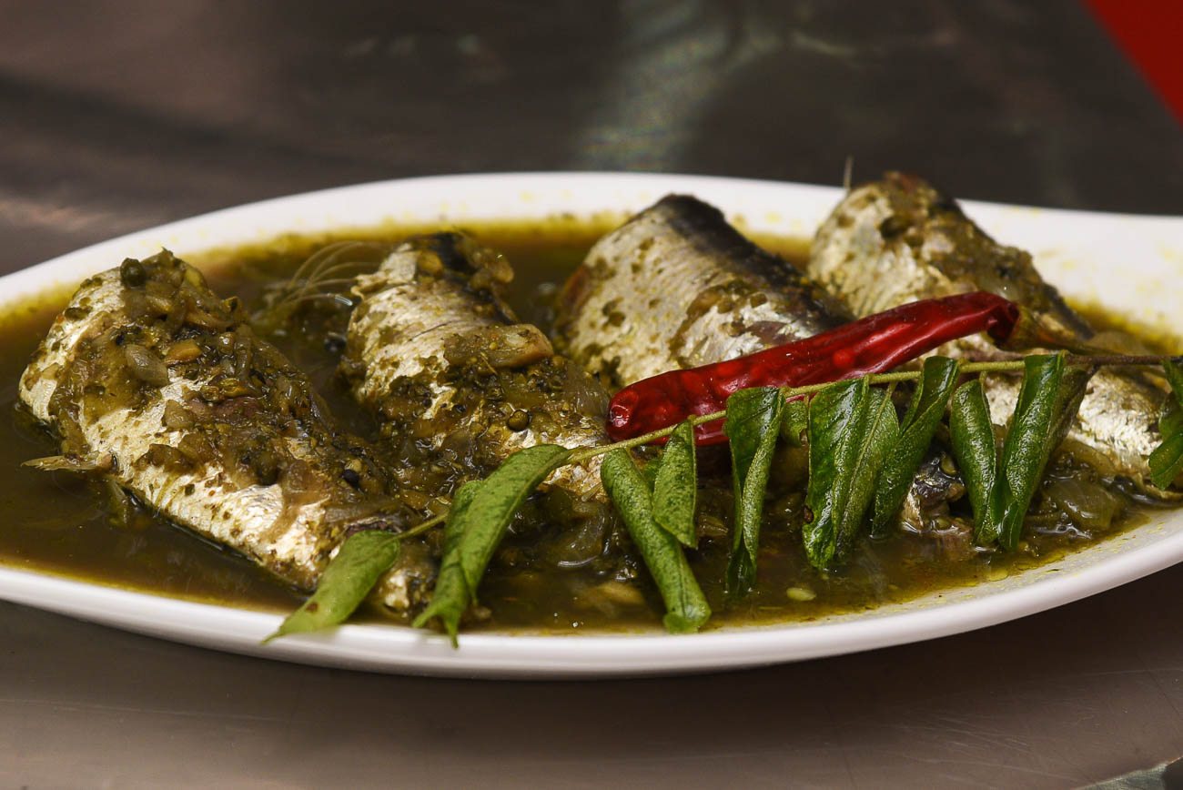 Assamese Narasingh Masor Jhol Recipe (Fish In Curry Leaves Gravy)