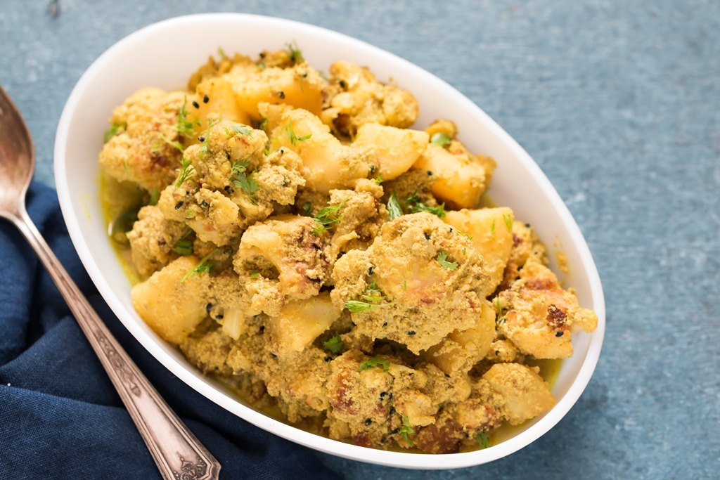 Poshto Phoolkopi Recipe (Cauliflower & Potato In Poppy Seeds Gravy) 