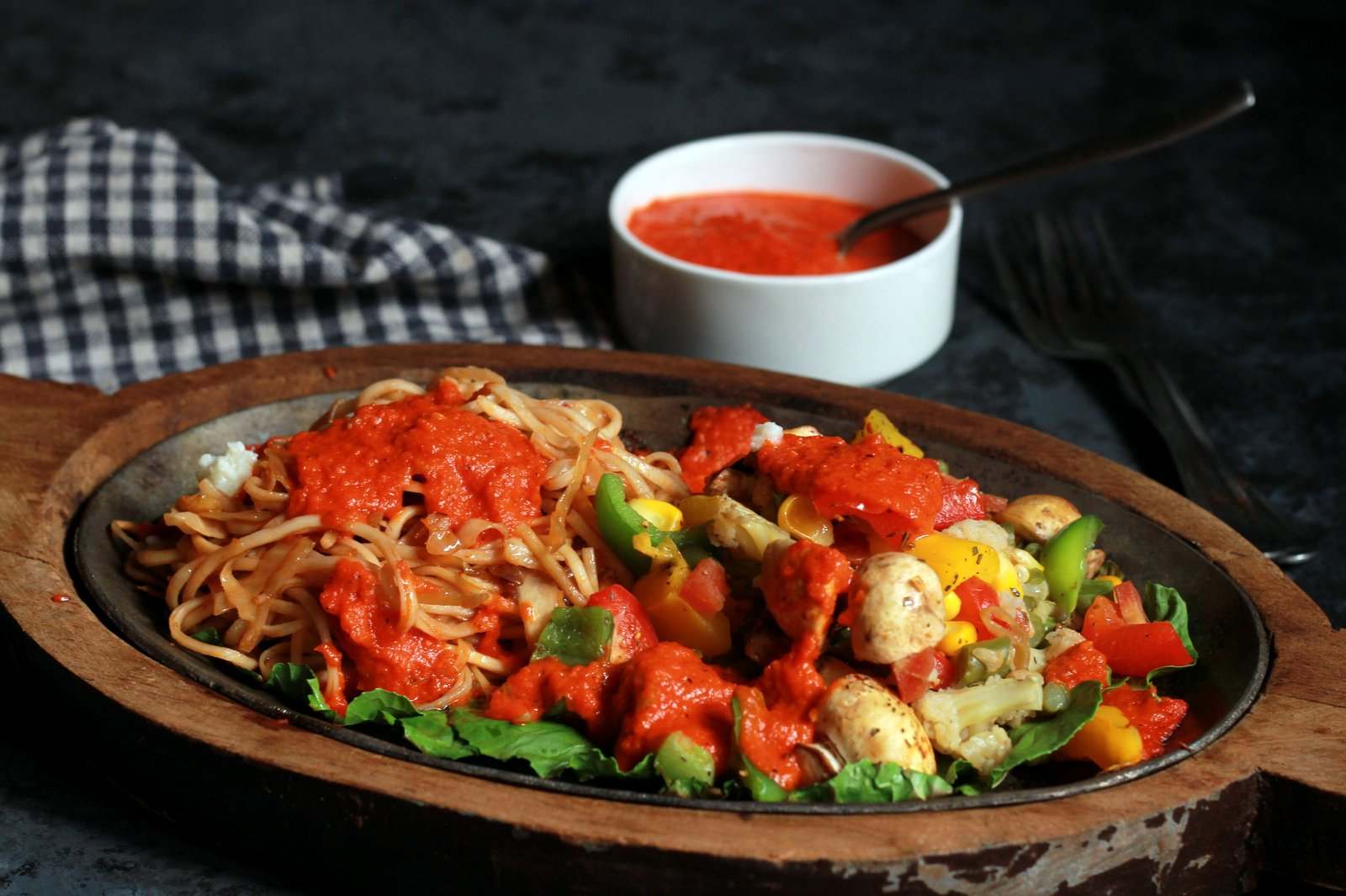Noodle Sizzler With Garlic Pepper Sauce And Baked Vegetables Recipe