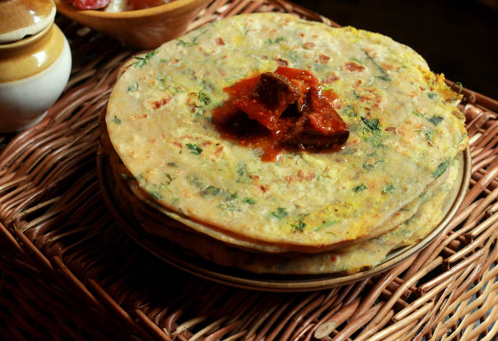 Stuffed Mooli Paratha Recipe With Radish Greens
