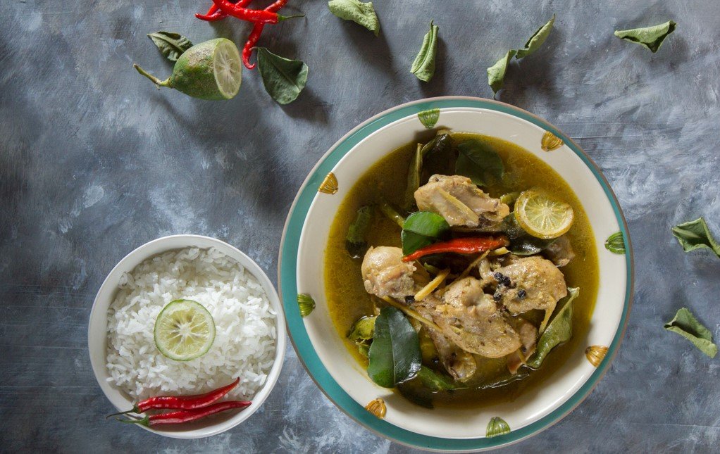 Lebu Lonka Murgi Recipe - Chicken With Gondhoraj Lebu & Green Chillies
