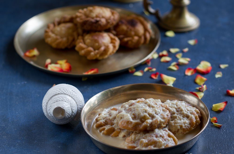 Natorer Luchir Payesh (Milk Pudding With Fried Flatbread)