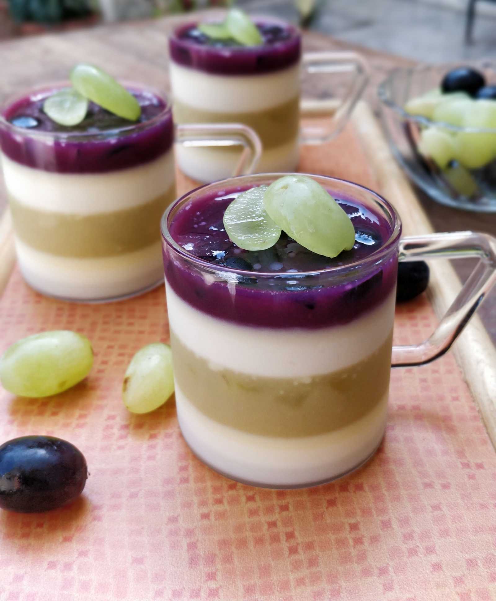 Black And Green Grapes Panna Cotta Recipe