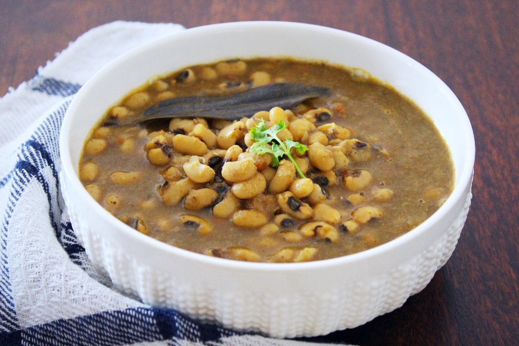 Alasande Kaalu Saaru Recipe (Malnad Style Black Eyed Beans Curry) Alasande Kaalu Saaru Recipe (Malnad Style Black Eyed Beans Curry)