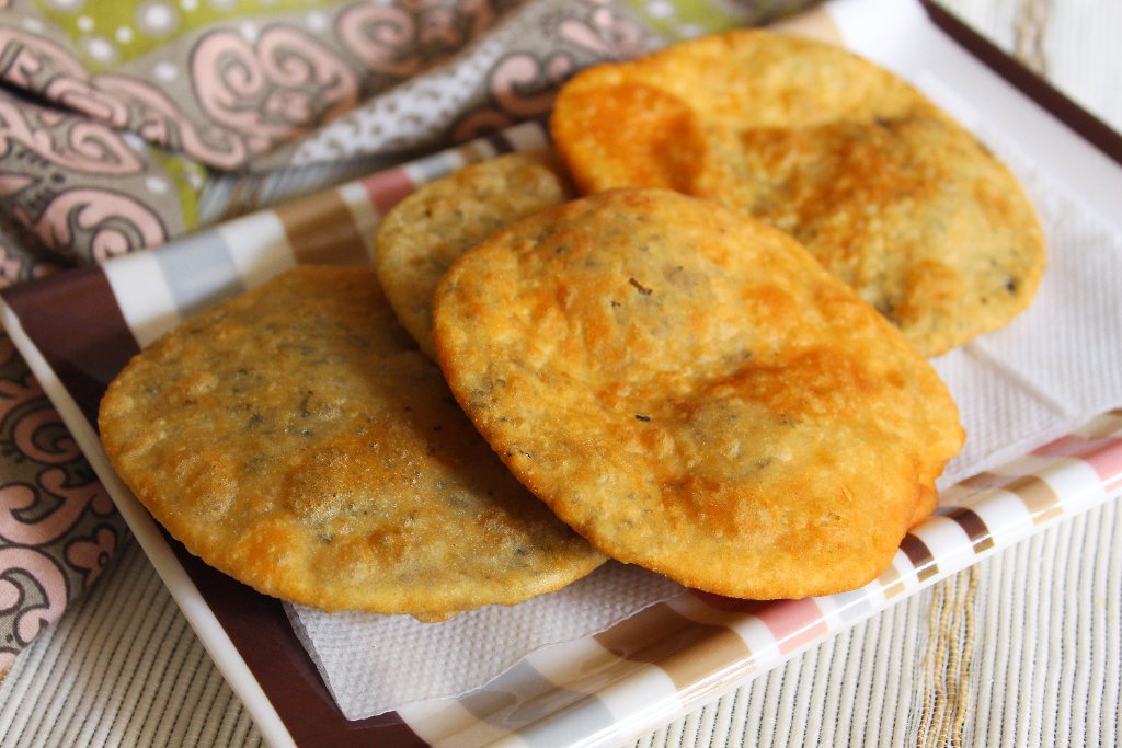 Babru Recipe (Himachali Black Gram Stuffed Bread)