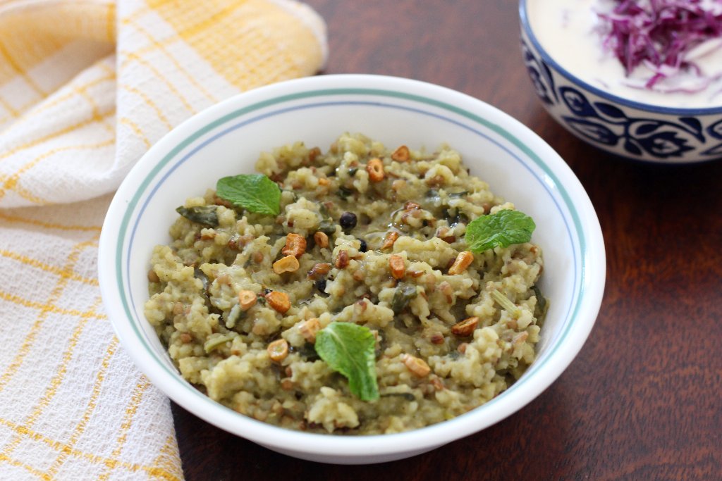 Matki Khichdi Recipe - Palak Pudina Moth Bean Khichdi Recipe