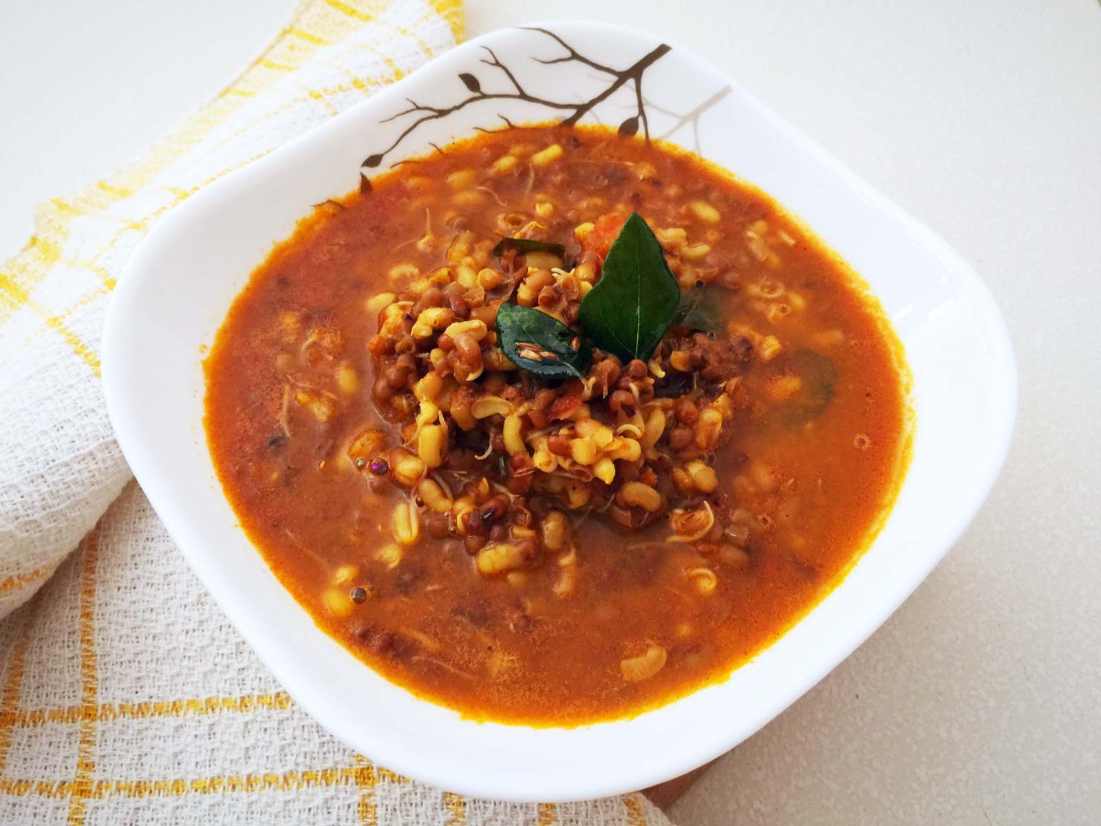 Matki Chi Rassa Bhaji Recipe (Maharashtrian Style Moth Beans Cooked with Goda Masala)