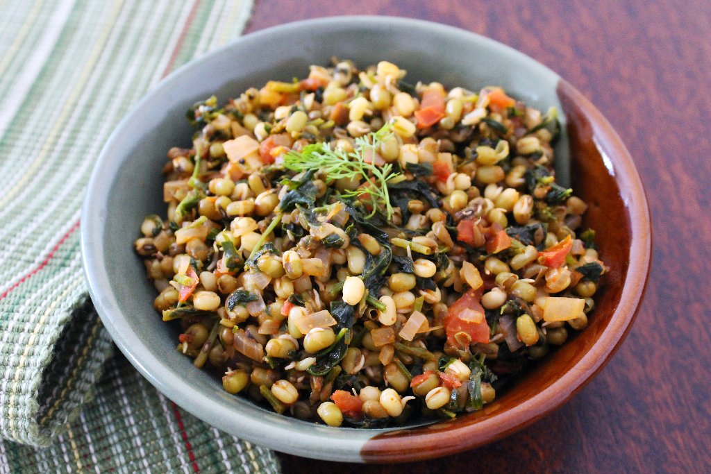 Karnataka Style Menthya Soppu Hesaru Kaalu Palya Recipe Karnataka Style Menthya Soppu Hesaru Kaalu Palya Recipe