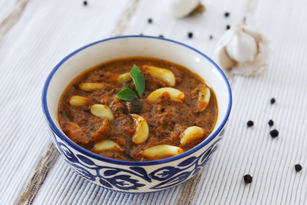 Poondu Milagu Kuzhambu Recipe - Tamilnadu Style Garlic and Black Pepper Curry