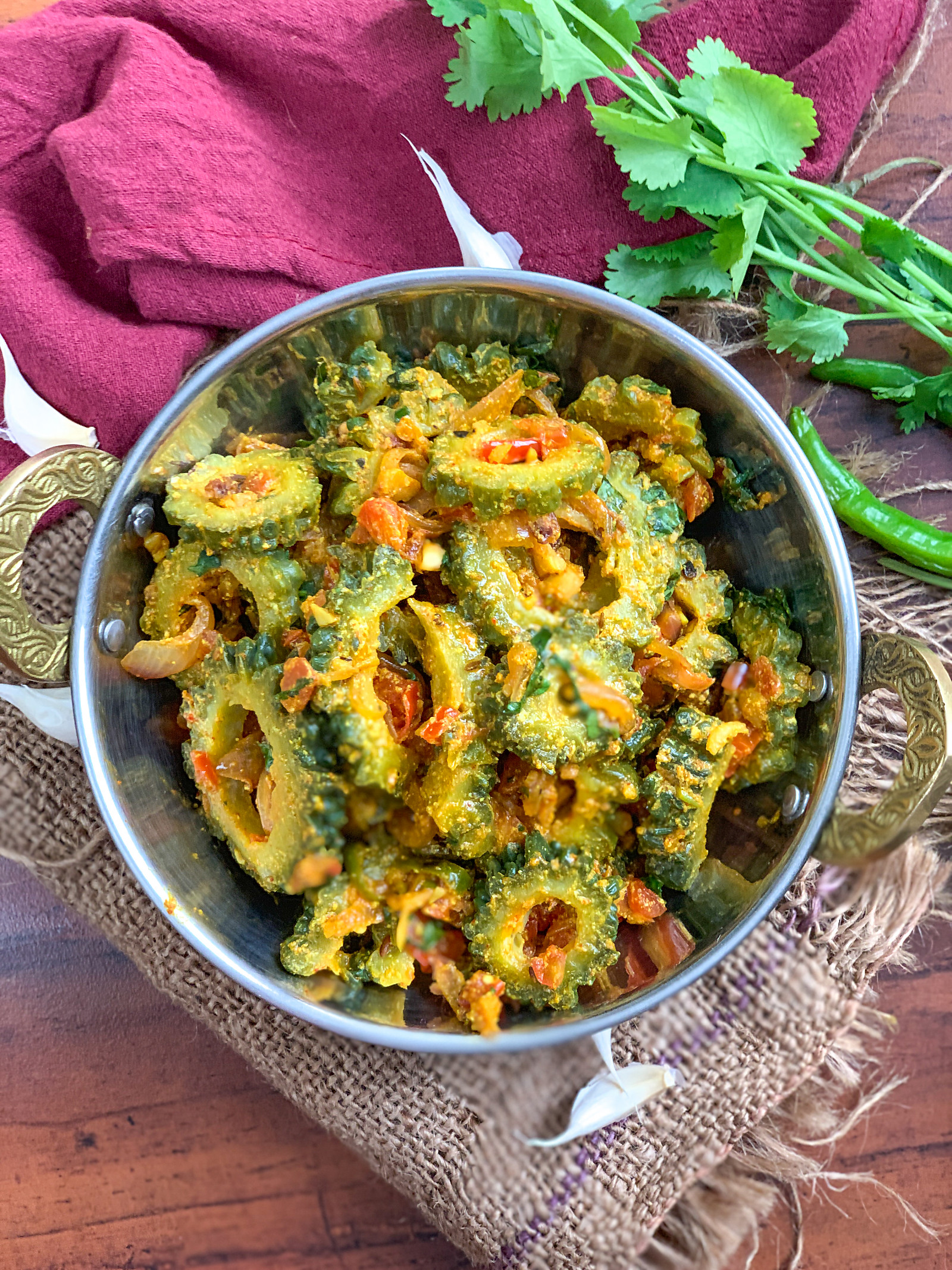 सिंधी करेला भाजी रेसिपी - Sindhi Karela Bhaji Recipe