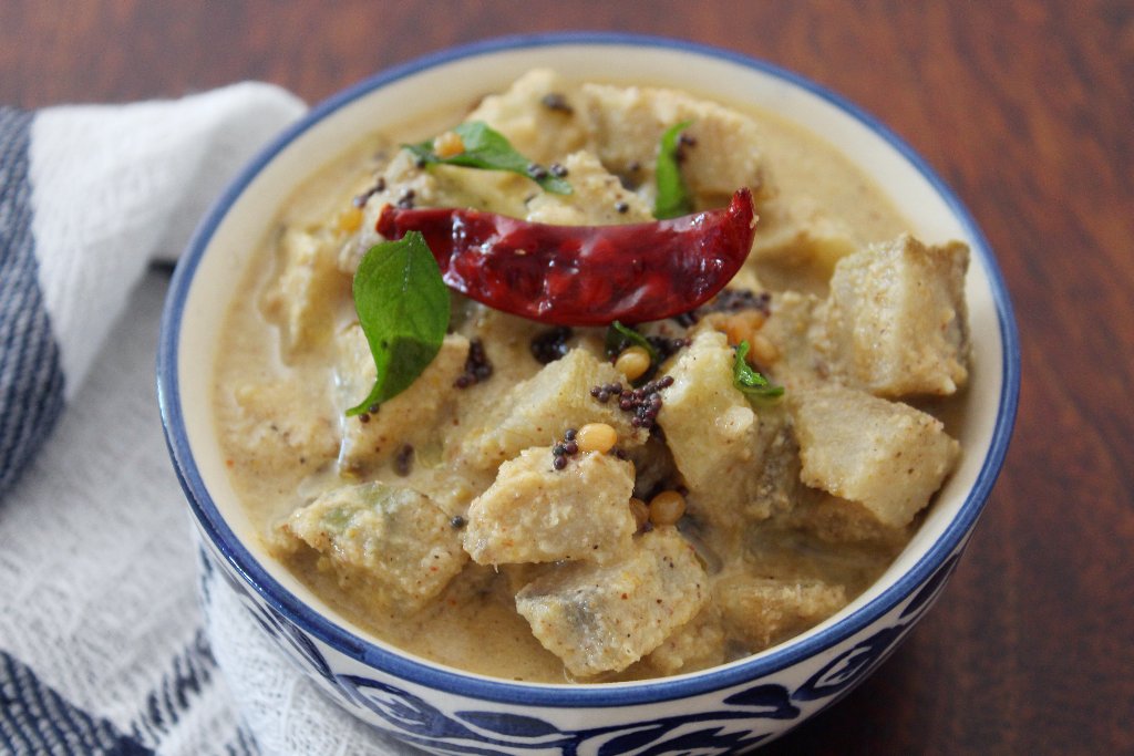 Vazhakkai Milagu Kootu Recipe - Plantains Pepper Curry