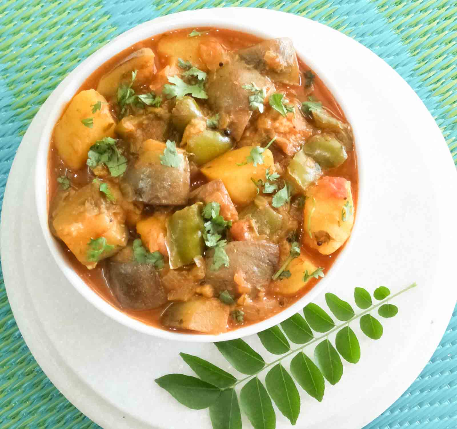 Vaangi Shimla Mirchi Bhaji Recipe - Brinjal Capsicum Gravy Vaangi Shimla Mirchi Bhaji Recipe - Brinjal Capsicum Gravy