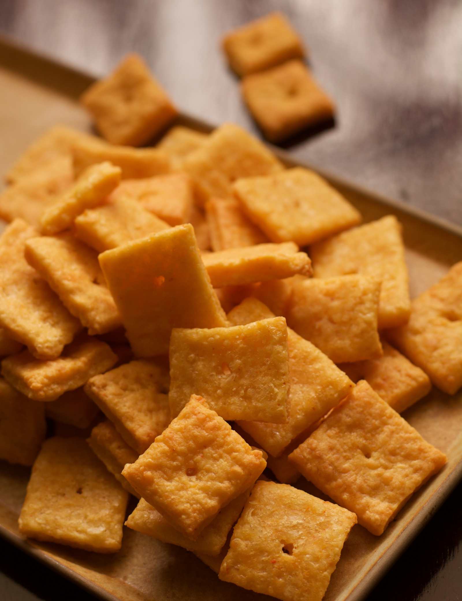 चीज़ क्रैकर्स रेसिपी - Cheese Crackers Recipe